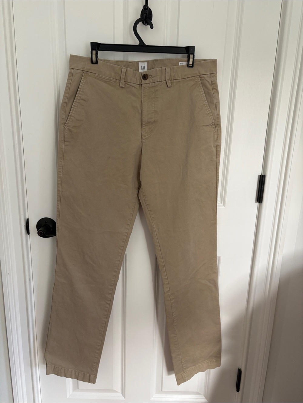 GAP Men's Straight Chino Pants in Khaki Tan